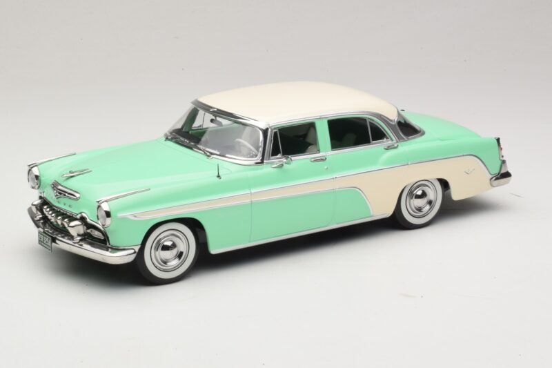DeSoto Fireflite Sedan Ljusgrön & Creme KK-Scale 1:18 KKDC181543 Metall