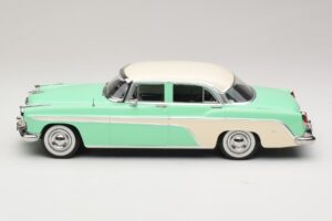 DeSoto Fireflite Sedan Ljusgrön & Creme KK-Scale 1:18 KKDC181543 Metall — bild 3 av 6