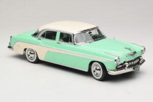 DeSoto Fireflite Sedan Ljusgrön & Creme KK-Scale 1:18 KKDC181543 Metall — bild 4 av 6