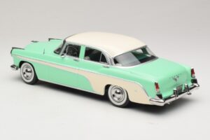DeSoto Fireflite Sedan Ljusgrön & Creme KK-Scale 1:18 KKDC181543 Metall — bild 5 av 6