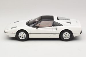 Ferrari 308 GTS Vit MCG 1:18 MCG18664 Metall — bild 3 av 6