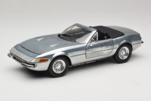 Ferrari 365 GTS Chrome Silver Hot Wheels 1:18 25738 Metall