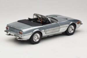 Ferrari 365 GTS Chrome Silver Hot Wheels 1:18 25738 Metall — bild 3 av 8