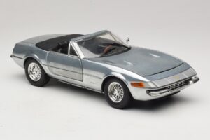 Ferrari 365 GTS Chrome Silver Hot Wheels 1:18 25738 Metall — bild 6 av 8
