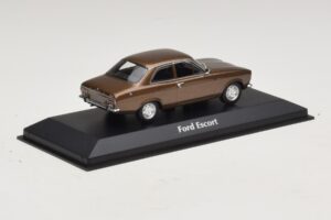 Ford Escort Mk1 Brunmetallic Maxichamps 1:43 940081000 Metall — bild 2 av 5