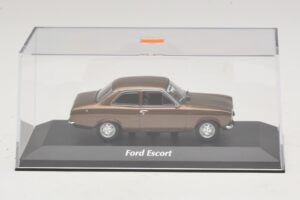 Ford Escort Mk1 Brunmetallic Maxichamps 1:43 940081000 Metall — bild 4 av 5