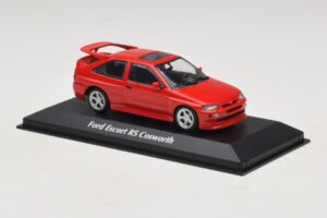 Ford Escort RS Cosworth Röd Maxichamps 1:43 940082100 Metall — bild 3 av 5