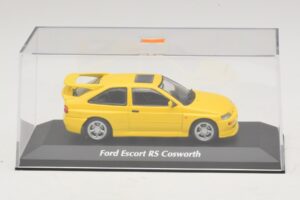Ford Escort RS Cosworth Gul Maxichamps 1:43 940082101 Metall — bild 4 av 5