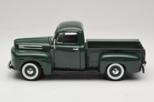 Ford F-1 Grön Road Legends 1:18 92218 Metall — bild 4 av 8