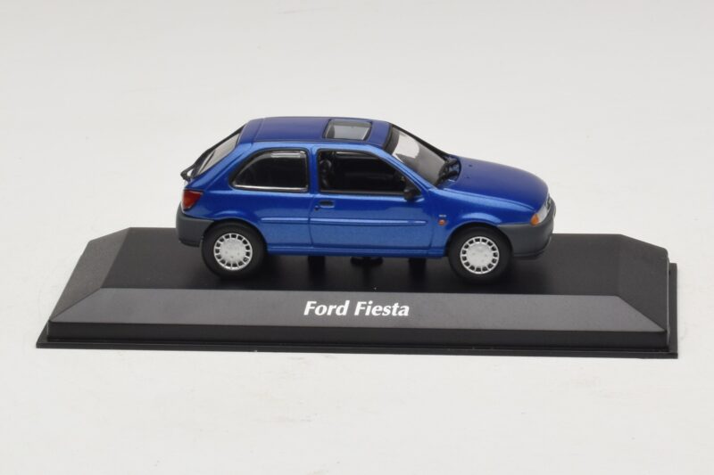 Ford Fiesta Mk4 Blå Metallic Maxichamps 1:43 940085061 Metall