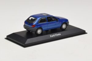 Ford Fiesta Mk4 Blå Metallic Maxichamps 1:43 940085061 Metall — bild 2 av 5