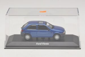 Ford Fiesta Mk4 Blå Metallic Maxichamps 1:43 940085061 Metall — bild 4 av 5
