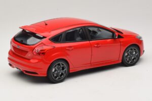 Ford Focus ST Mk2 Röd Minichamps 1:18 110082002 Metall — bild 3 av 8