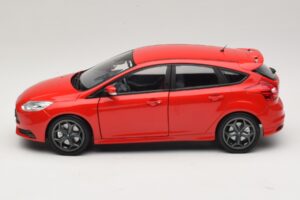 Ford Focus ST Mk2 Röd Minichamps 1:18 110082002 Metall — bild 4 av 8
