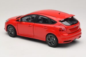 Ford Focus ST Mk2 Röd Minichamps 1:18 110082002 Metall — bild 7 av 8