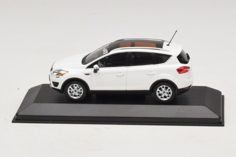 Ford Kuga Mk1 Vit Återförsäljarutgåva Minichamps 1:43 KUGA002 Metall