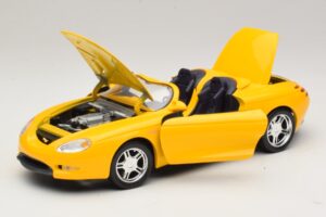 Ford Mustang Mach III Cabriolet Gul Maisto 1:18 32815 Metall — bild 2 av 8