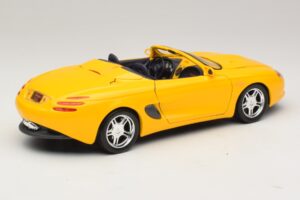Ford Mustang Mach III Cabriolet Gul Maisto 1:18 32815 Metall — bild 3 av 8