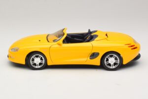 Ford Mustang Mach III Cabriolet Gul Maisto 1:18 32815 Metall — bild 4 av 8
