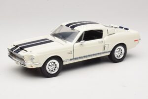 Ford Shelby GT500KR Vit Road Legends 1:18 92168 Metall