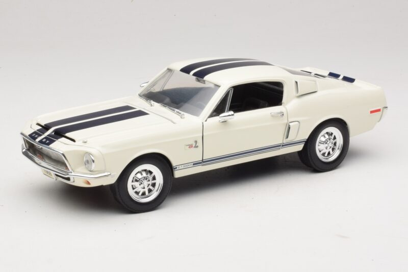 Ford Shelby GT500KR Vit Road Legends 1:18 92168 Metall
