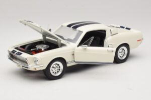Ford Shelby GT500KR Vit Road Legends 1:18 92168 Metall — bild 2 av 8