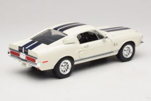 Ford Shelby GT500KR Vit Road Legends 1:18 92168 Metall — bild 3 av 8