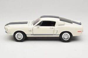Ford Shelby GT500KR Vit Road Legends 1:18 92168 Metall — bild 4 av 8
