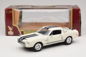 Ford Shelby GT500KR Vit Road Legends 1:18 92168 Metall — bild 8 av 8