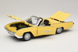 Ford Thunderbird Cabriolet Gul Anson 1:18 30334-P1 Metall — bild 2 av 8