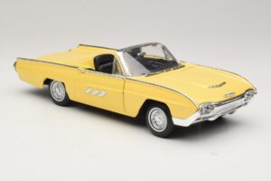 Ford Thunderbird Cabriolet Gul Anson 1:18 30334-P1 Metall — bild 6 av 8