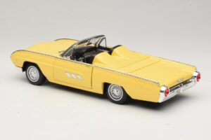 Ford Thunderbird Cabriolet Gul Anson 1:18 30334-P1 Metall — bild 7 av 8