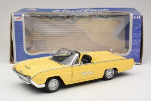 Ford Thunderbird Cabriolet Gul Anson 1:18 30334-P1 Metall — bild 8 av 8