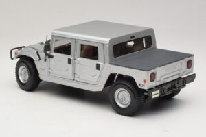 Hummer H1 Hardtop Silver Maisto 1:18 36857 Metall — bild 7 av 8