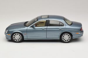 Jaguar S-Type X200 Blå Maisto 1:18 31865 Metall — bild 4 av 8