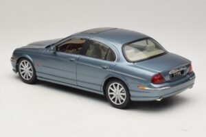 Jaguar S-Type X200 Blå Maisto 1:18 31865 Metall — bild 7 av 8