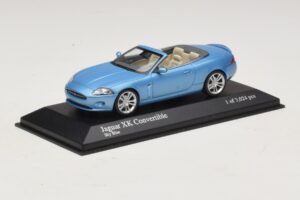 Jaguar XK X150 Cabriolet Ljusblå Metallic Minichamps 1:43 400130530 Metall — bild 2 av 5