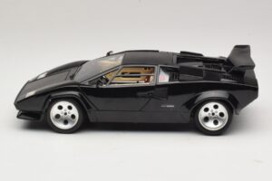 Lamborghini Countach 5000 Quattrovalvole Svart Bburago 1:18 3337 Metall — bild 4 av 8