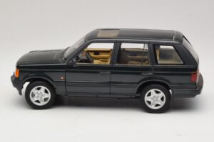 Land Rover Range Rover P38A 4.6 HSE Grönmetallic AUTOart 1:18 70010 Metall — bild 4 av 8