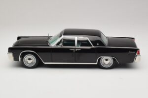 Lincoln Continental Svart KK-Scale 1:18 KKDC181483 Metall — bild 3 av 6