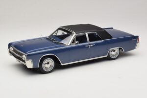 Lincoln Continental Convertible Blå Metallic The Lincoln Lawyer KK-Scale 1:18 KKDC181522 Metall — bild 2 av 7