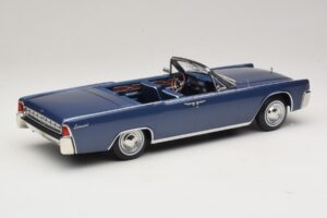 Lincoln Continental Convertible Blå Metallic The Lincoln Lawyer KK-Scale 1:18 KKDC181522 Metall — bild 3 av 7