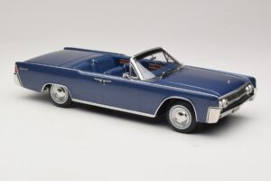 Lincoln Continental Convertible Blå Metallic The Lincoln Lawyer KK-Scale 1:18 KKDC181522 Metall — bild 5 av 7