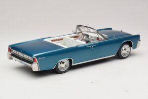 Lincoln Continental Convertible Turkos Metallic KK-Scale 1:18 KKDC181524 Metall — bild 3 av 7