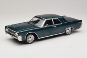 Lincoln Continental Mörkgrön Metallic Matrix Reloaded & Revolutions KK-Scale 1:18 KKDC181481 Metall