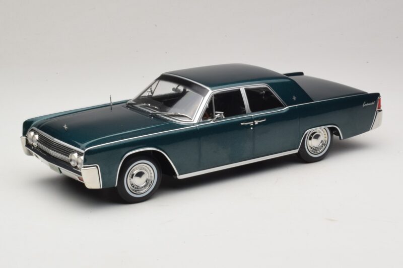 Lincoln Continental Mörkgrön Metallic Matrix Reloaded & Revolutions KK-Scale 1:18 KKDC181481 Metall