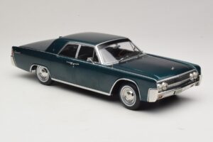 Lincoln Continental Mörkgrön Metallic Matrix Reloaded & Revolutions KK-Scale 1:18 KKDC181481 Metall — bild 4 av 6