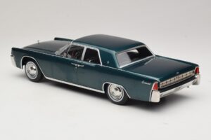 Lincoln Continental Mörkgrön Metallic Matrix Reloaded & Revolutions KK-Scale 1:18 KKDC181481 Metall — bild 5 av 6