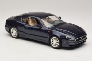 Maserati 3200 GT Blå Bburago 1:18 3371-P1 Metall — bild 6 av 8