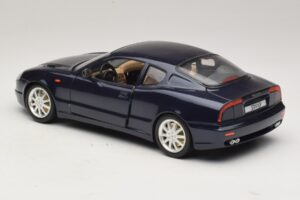 Maserati 3200 GT Blå Bburago 1:18 3371-P1 Metall — bild 7 av 8